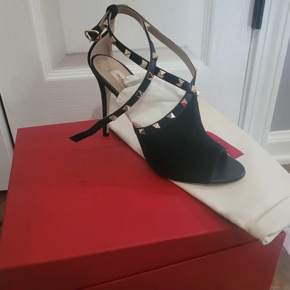 authentic valentino black rock stud heels - Picture 5 of 5